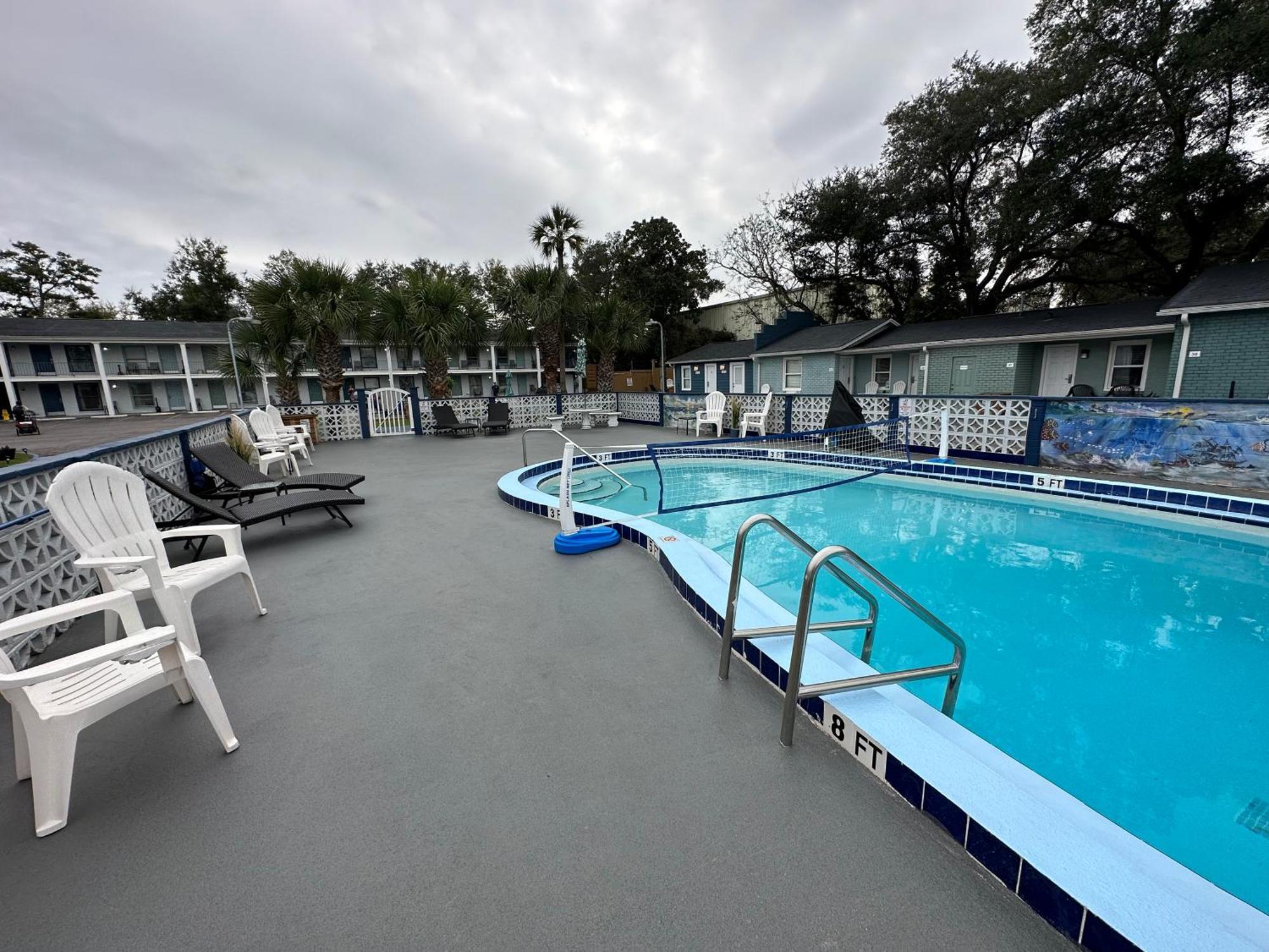 Gulf Coast Inn Gulf Breeze Exterior photo